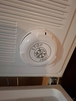 Pultový mrazák Whirlpool WHE 25352 F, objem 255 litrů - 4