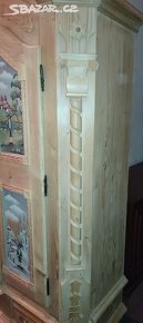 Malovaná celo masivní vyřezávaná šatní skříň - 4