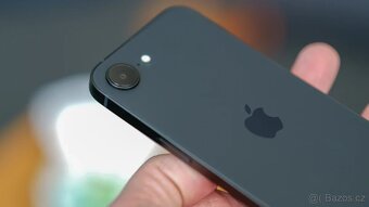 Prodám/Vyměním iPhone 16e 128GB černý - 4
