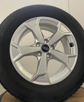 Original zimni alu Audi Q3 5x112 + 215/65/17 95% - 4