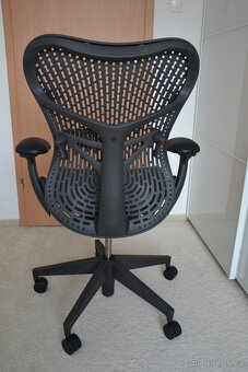 Kancelářská židle Herman Miller Mirra 2 NOVÁ, ZÁRUKA - 4