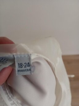 Bílé šatičky - vel. 18-24 m.. - 4