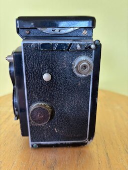 starý fotoaparát zn. Rolleiflex - 4
