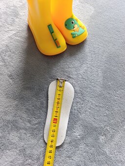 Žluté dětské holinky /gumáky 15cm/vel.23 - 4
