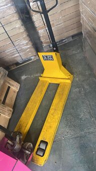 paletovy vozik znacky Jungheinrich AM 22, Toyota LHM230 - 4