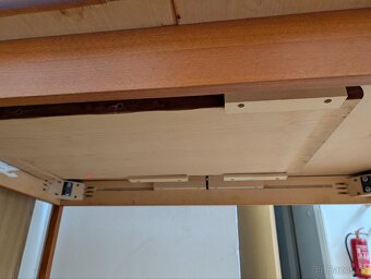 Jídelní stůl TON - rozkládací - 4