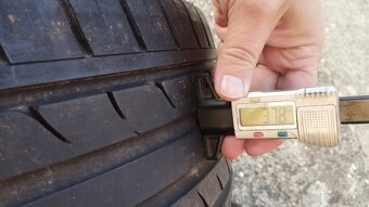 2ks letni pneu goodride 235/45-17 3-4mm - 4