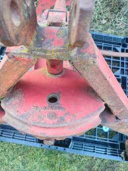 Prodám závěs ,kozu na obraceč sena EELLA TH 4 - 4