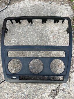 Rádio, Climatronic a rámeček - 4