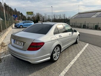 Mercedes-Benz - 4