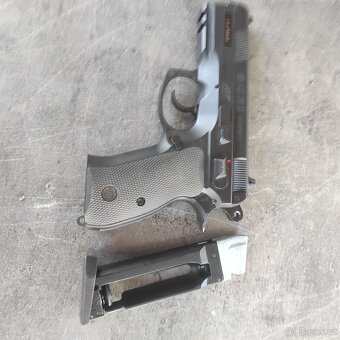 Airsoftová pistole - 4