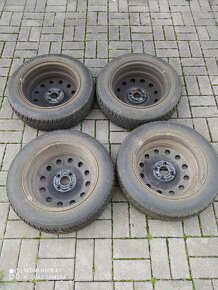 Zimní pneu 185/60 r15 na plechových discích - 4