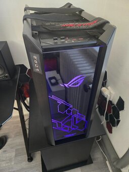 ASUS ROG Strix Helios - 4