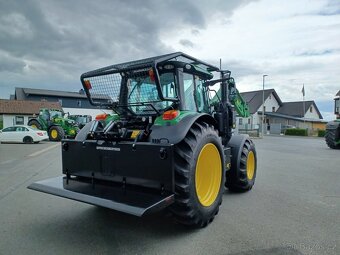Lesní traktor JOHN DEERE 6120M - 4