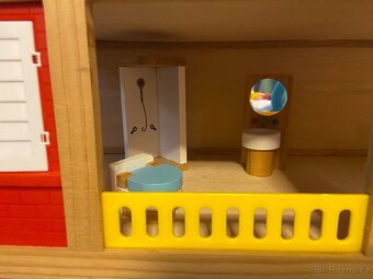 Dřevěný domeček s nábytkem - 4