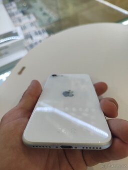 Apple iPhone SE 2020 64GB - 4