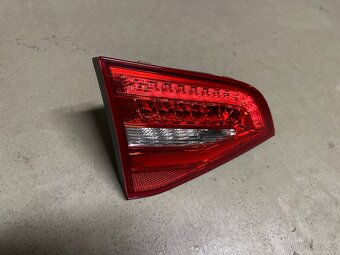 8K9 945 093 E - 4