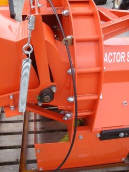 Štěpkovač WC-8 za traktor,  spolehlivý pomocník na dřevo - 4