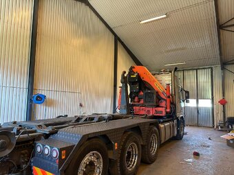Volvo FM460 8x4 nosič kontejneru s hydraulickou rukou - 4