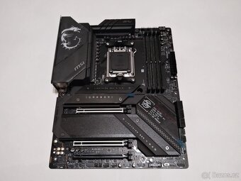 MSI MPG X670E CARBON WIFI - 4
