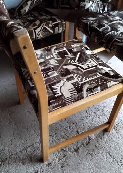 Rohová jídelní lavice se dvěma židlemi - 4