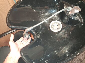 Kadeřnické křeslo s umyvadlem - 4