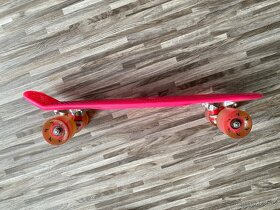 Růžový skateboard - 4