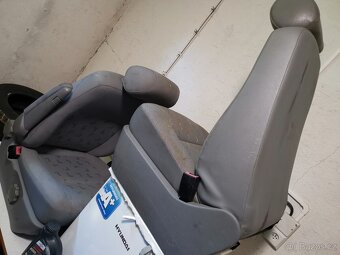 Prodám 2 × autosedačka VW T5, multivan - 4