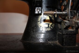 Šicí stroj + řezačka řemínků - 4