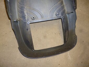 Aprilia Scarabeo 125, 150, 200. Maska.  rok 2000 - 4