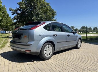 FORD FOCUS 1.6 74 KW TREND - BENZÍN - 4
