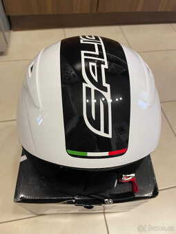 Nová závodní lyžařská helma - 4