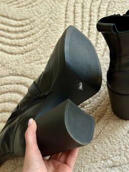 černé kožené polobotky Baťa, vel 37 - 4