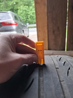 Letni pneu pirreli pzero nero 235/40/19 4.5 a 4mm - 4