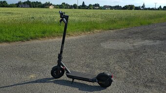 Elektrokoloběžka Xiaomi Scooter 4 Pro 2nd Gen - 4