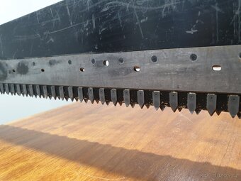 Elektrická stavební pila Dewalt Alligator DWE398 Popis RYSY - 4