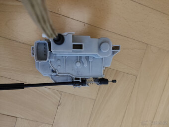 Bravo - Zámek centrálu zadní levý L od r.v. 2006-2014 - 4