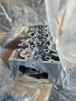 Hlava motoru Peugot Boxer 2,5 D-TD - 4
