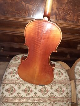 Housle Willy Köstler. - 4