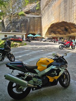 Honda CBR 900 RR - 4