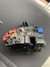 Zámky zadních dveří audi A8 - 4