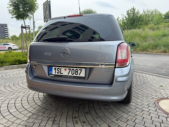 Opel Astra Caravan - kombi,1.6 benzin,85kw,2010 - 4