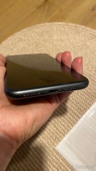 iPhone 11 64GB černý, pěkný stav - 4