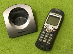 Bezdrátový telefon se záznamníkem a základnou Panasonic KX-T - 4