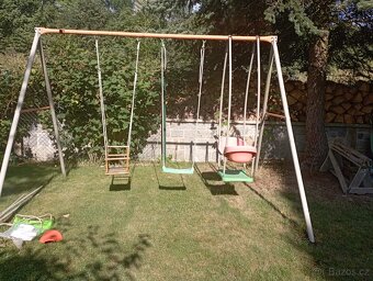 Dětské hřiště/kovová konstrukce s houpačkami - 4