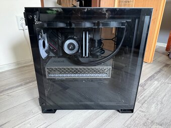 Ryzen 9800x3d + Saphire nitro + RX 9070 XT - 4