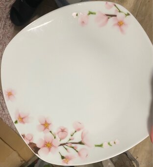 Porcelánová 24dílná sada talířů a misek, motiv SAKURA - 4