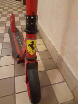 Koloběžka Ferrari - 4
