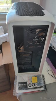 Prodám pc skříň Corsair 600T - 4