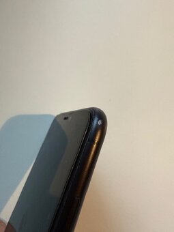 iPhone XR 64 GB – černý - 4
